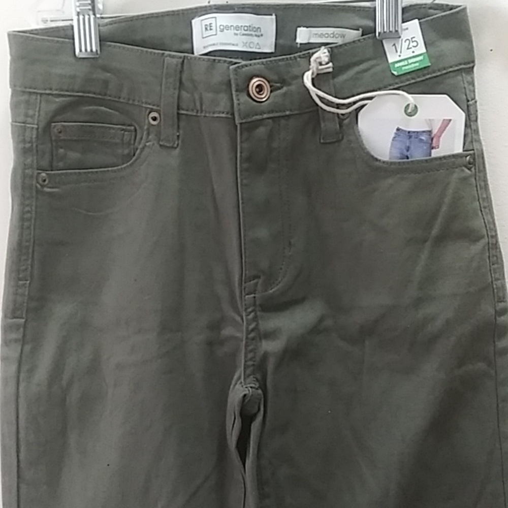 RE Generation Beautiful fitting ladies jeans. Size 1 - Picture 3 of 7